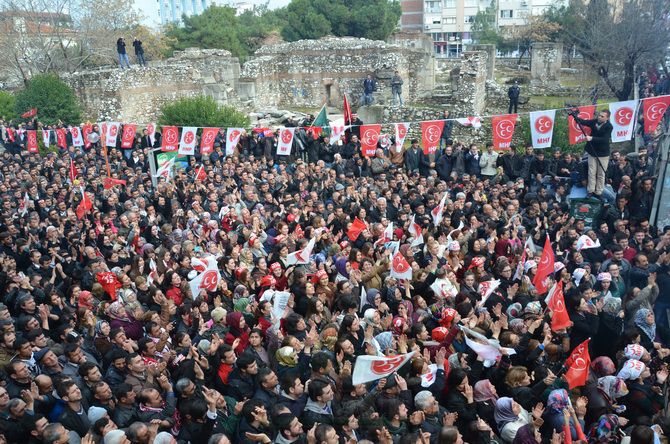 MHP LİDERi DEVLET BAHÇELİ AKHİSARLILAR İLE BULUŞTU